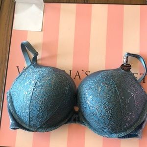 Victoria’s Secret bombshell